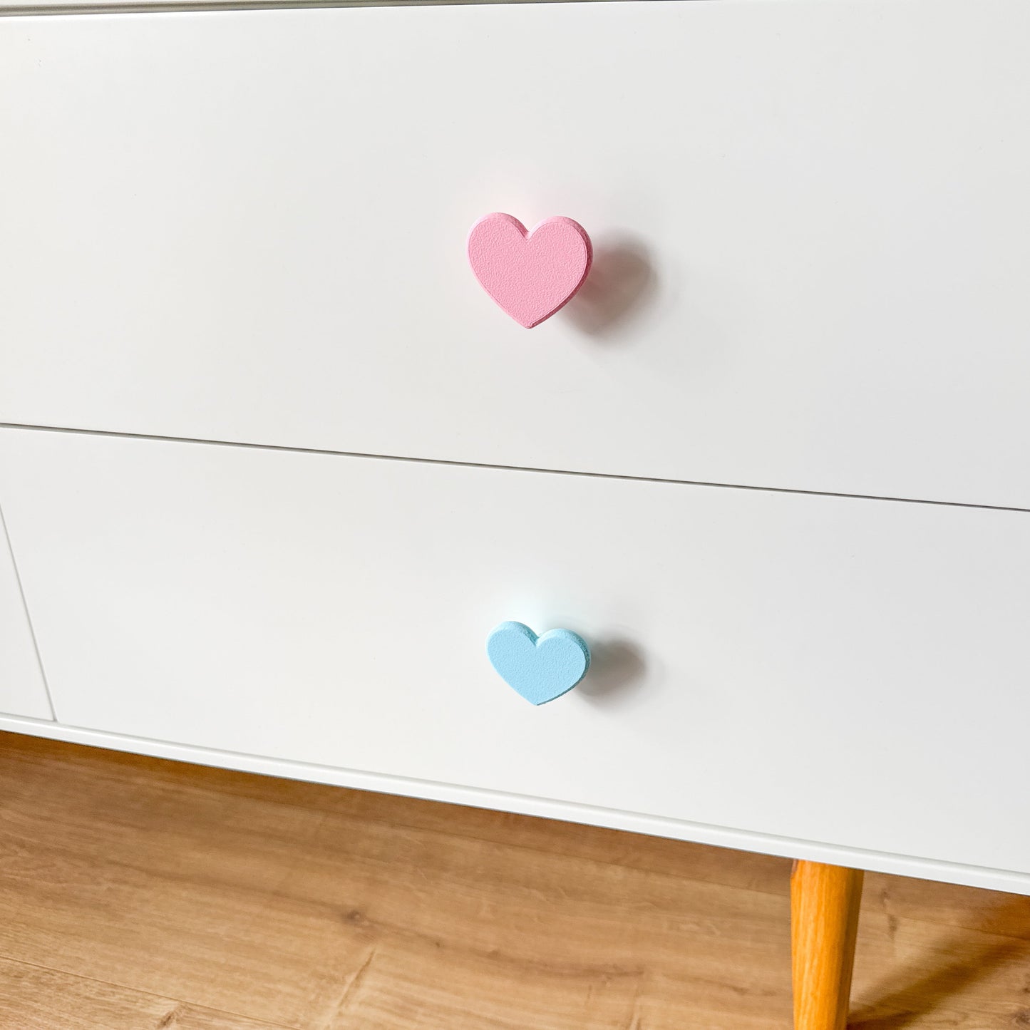 Herzförmiger Möbelgriff für Kinderzimmer aus Kunststoff
